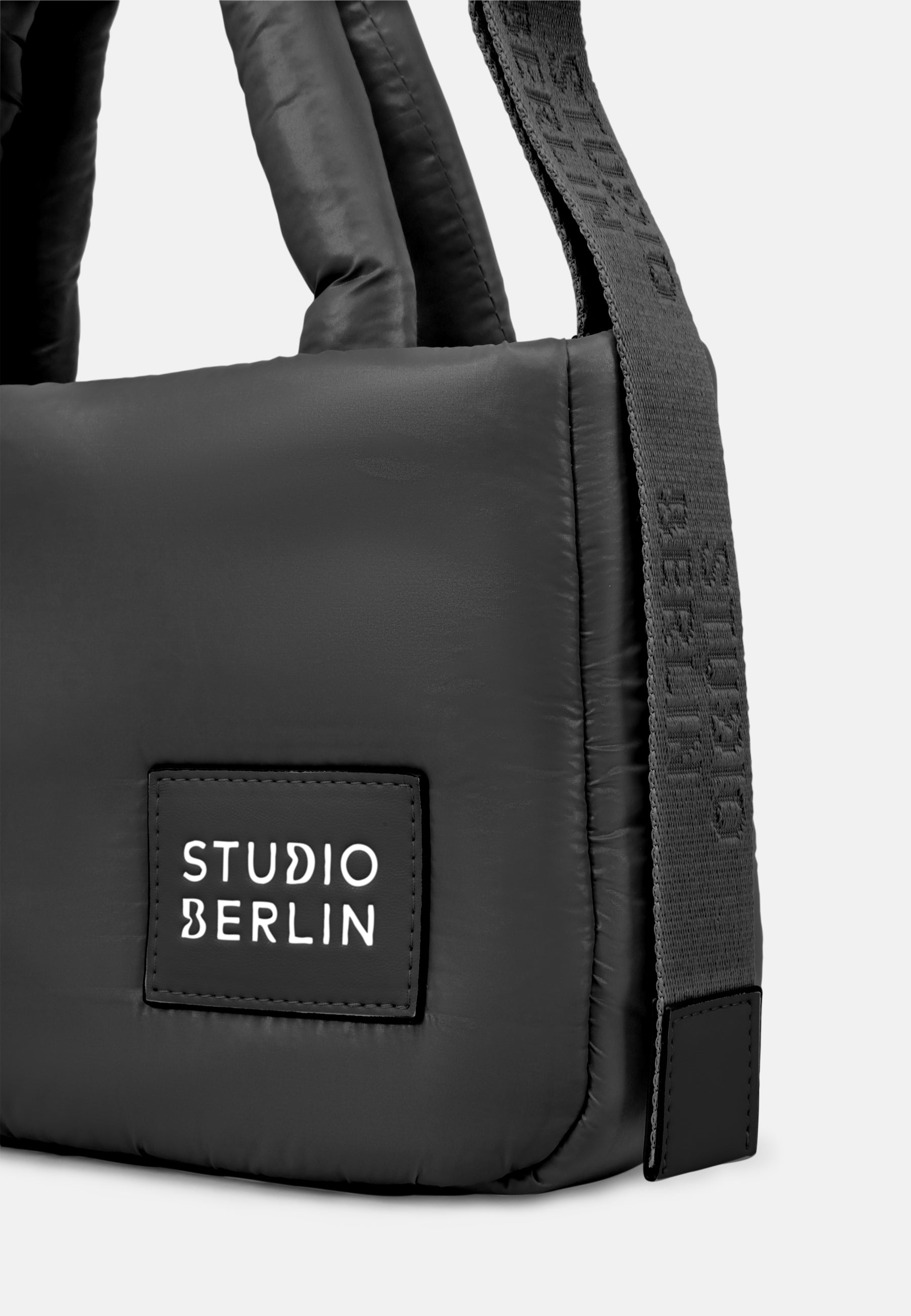 StudioBerlin- Handtaschen>Unisex>Nylontaschen>Crossbody Taschen- MITTE MINI SHINY-black / OS-caramel / OS-cobalt blue / OS-peach / OS