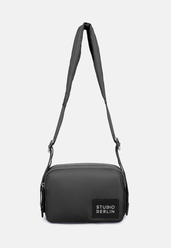 StudioBerlin- Handtaschen>Unisex>Nylontaschen>Crossbody Taschen- DAHLEM MINI SHINY-black / OS-caramel / OS-cobalt blue / OS-peach / OS 