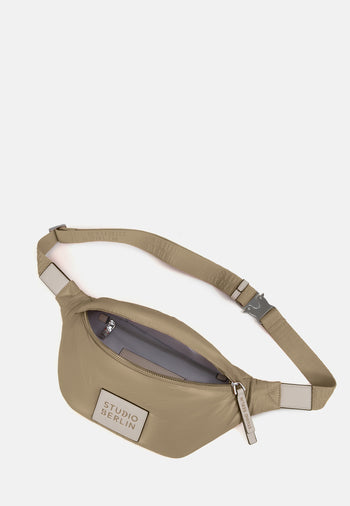 StudioBerlin- Handtaschen>Unisex>Nylontaschen>Crossbody Taschen- SPANDAU MINI SHINY-black / OS-caramel / OS-cobalt blue / OS-peach / OS 